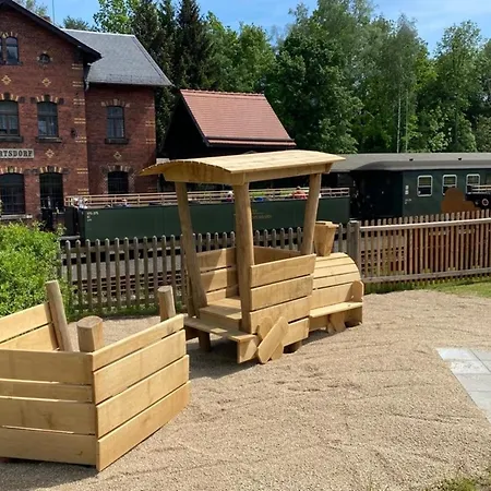 펜션 Bimmelbahn- Familienferienhaus 100 M Am Dampflokbahnhof Sauna Trampolin Spielezimmer *